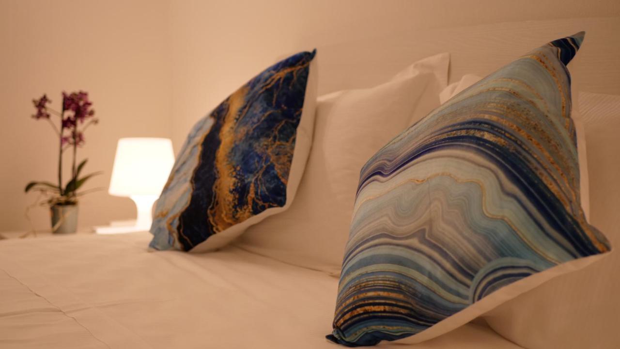 La Dolce Vita Suites Malcesine Bagian luar foto