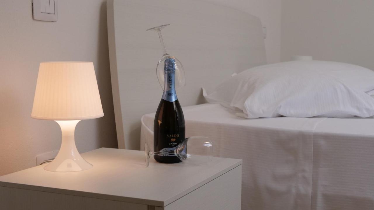 La Dolce Vita Suites Malcesine Bagian luar foto